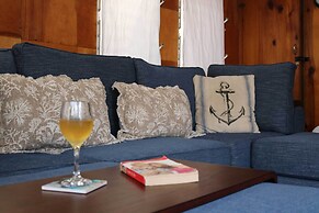 Catalina Island Cottage - Walk to Main St & Beach!