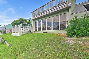 Breezy Corpus Christi Condo w/ Deck + Fishing Dock