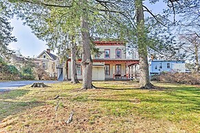Centrally Located Apt in Victorian Mansion!