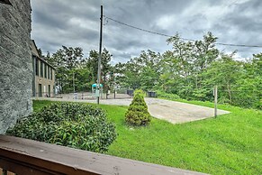 Chalet Village Upper Alpine Condo w/ Pool Access!