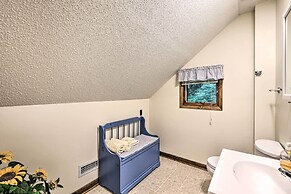 The Chalet Retreat Cabin Across From Creek!