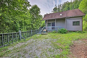The Chalet Retreat Cabin Across From Creek!
