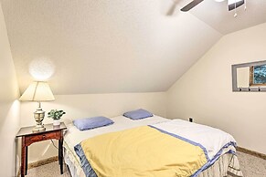 The Chalet Retreat Cabin Across From Creek!