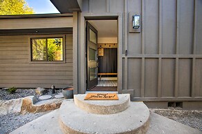 A Contemporary Dream: Lakefront Rathdrum Oasis!