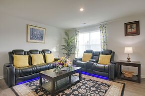 9 Mi to Duke University: Spacious Home w/ Yard!