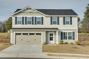9 Mi to Duke University: Spacious Home w/ Yard!