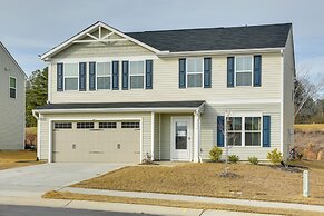 9 Mi to Duke University: Spacious Home w/ Yard!