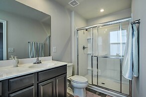 9 Mi to Duke University: Spacious Home w/ Yard!