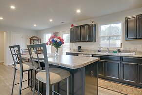 9 Mi to Duke University: Spacious Home w/ Yard!