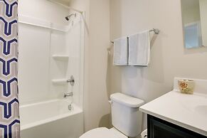9 Mi to Duke University: Spacious Home w/ Yard!