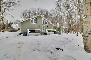 Walk to Lake: Tobyhanna Home w/ Hot Tub & Fire Pit