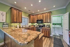 Chic Dtwn Townhouse w/ Hot Tub & Mtn Views!