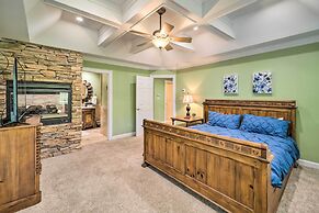 Chic Dtwn Townhouse w/ Hot Tub & Mtn Views!