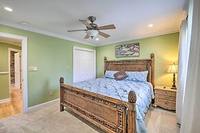 Chic Dtwn Townhouse w/ Hot Tub & Mtn Views!