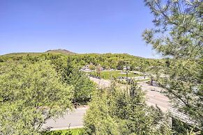 Chic Dtwn Townhouse w/ Hot Tub & Mtn Views!