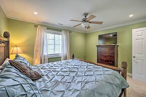 Chic Dtwn Townhouse w/ Hot Tub & Mtn Views!