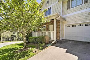 Chic Dtwn Townhouse w/ Hot Tub & Mtn Views!