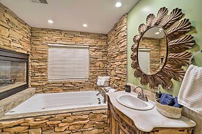 Chic Dtwn Townhouse w/ Hot Tub & Mtn Views!