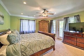 Chic Dtwn Townhouse w/ Hot Tub & Mtn Views!