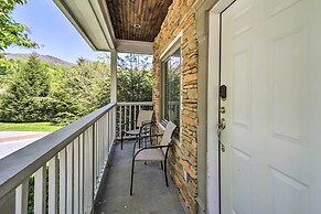 Chic Dtwn Townhouse w/ Hot Tub & Mtn Views!