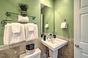 Chic Dtwn Townhouse w/ Hot Tub & Mtn Views!