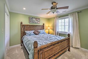 Chic Dtwn Townhouse w/ Hot Tub & Mtn Views!