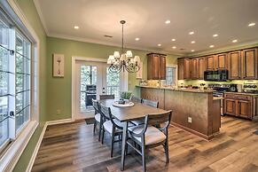 Chic Dtwn Townhouse w/ Hot Tub & Mtn Views!