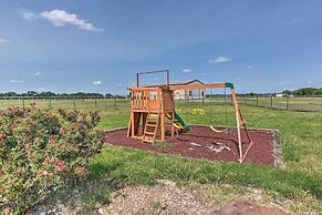 Chic Ranch Villa < 5 Mi to Lake Ray Roberts!