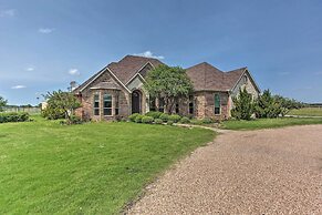 Chic Ranch Villa < 5 Mi to Lake Ray Roberts!