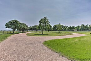 Chic Ranch Villa < 5 Mi to Lake Ray Roberts!