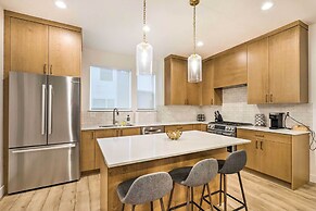 3-story Provo Townhome: 1 Mi to Byu!