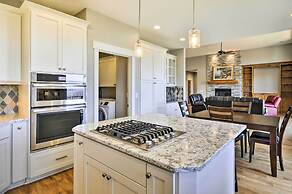 Chic Willamette Valley Home w/ Deck & Vineyard!