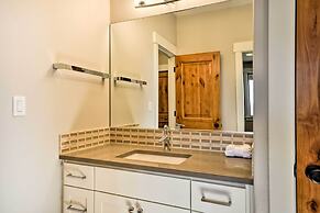 Chic Willamette Valley Home w/ Deck & Vineyard!