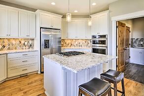 Chic Willamette Valley Home w/ Deck & Vineyard!