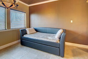 8 Mi to Kemah Boardwalk: Texas Gulf Home w/ Patio
