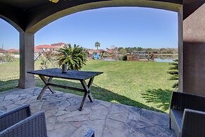 8 Mi to Kemah Boardwalk: Texas Gulf Home w/ Patio