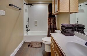 8 Mi to Kemah Boardwalk: Texas Gulf Home w/ Patio