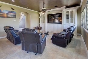 8 Mi to Kemah Boardwalk: Texas Gulf Home w/ Patio