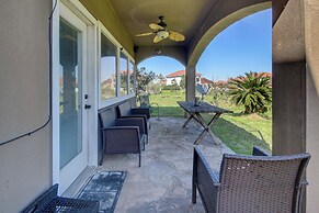 8 Mi to Kemah Boardwalk: Texas Gulf Home w/ Patio