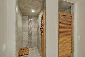 Green Bay Getaway Near Lambeau Field & Resch!