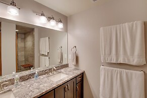 Green Bay Getaway Near Lambeau Field & Resch!