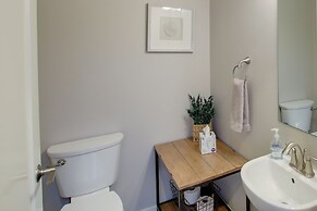 Green Bay Getaway Near Lambeau Field & Resch!