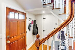 Downtown Essex Apartment - Steps to River!