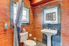 Downtown Essex Apartment - Steps to River!