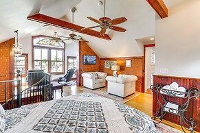 Downtown Essex Apartment - Steps to River!