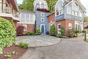 Downtown Essex Apartment - Steps to River!