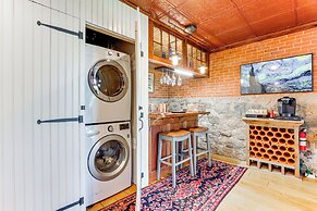Downtown Essex Apartment - Steps to River!