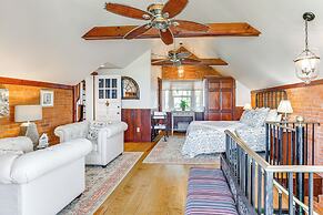 Downtown Essex Apartment - Steps to River!