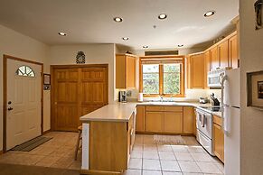 7 Mi to National Park!: Grand Lake Condo w/ Grill!