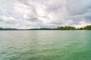 Dandridge Cabin in Inspiration Cove w/ Lake Access